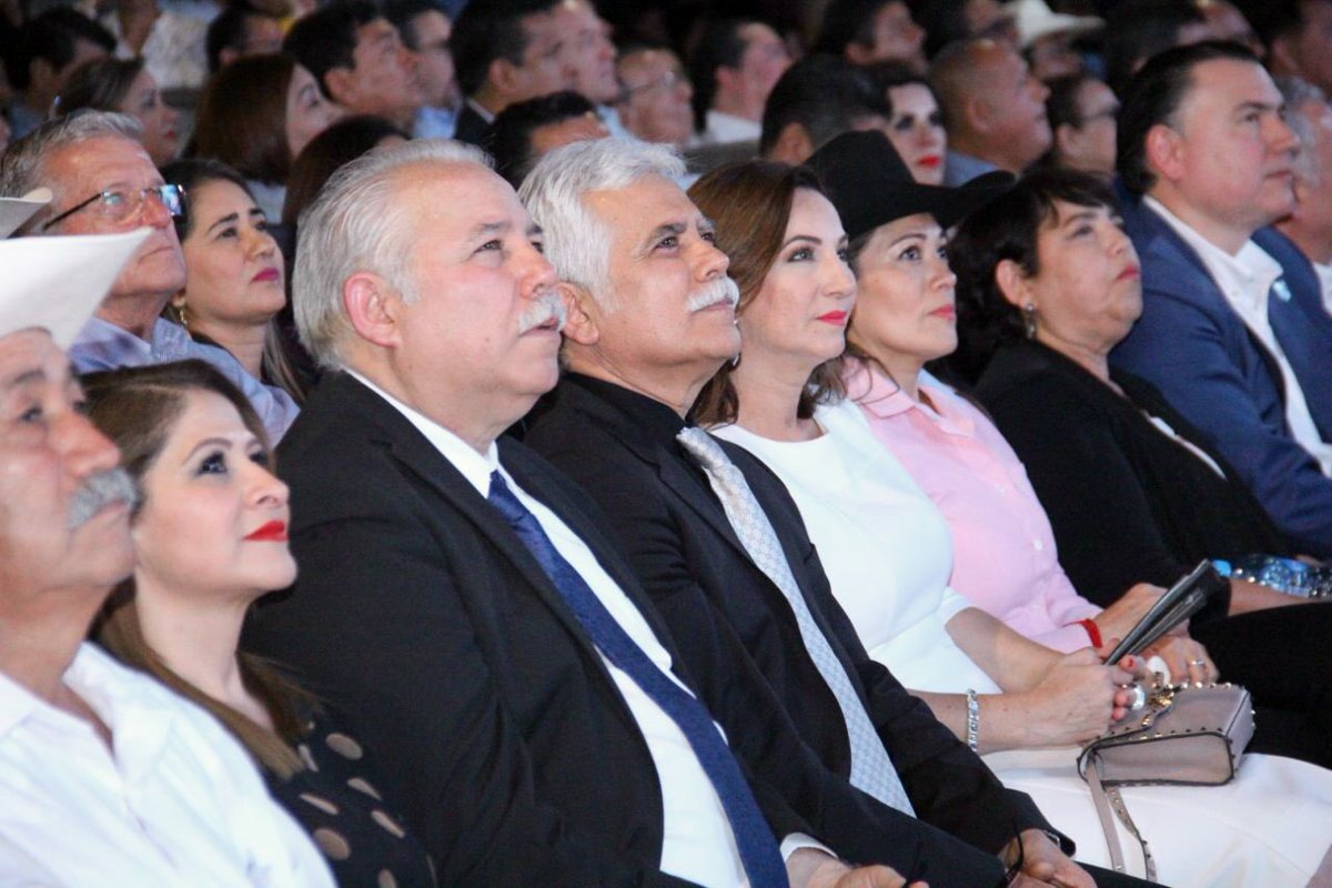 Gerardo_PenaF's tweet photo. En #Mante, asistí esta mañana al informe de mi amigo, el #DipFederal, @vicentevomx, a quien felicito por su primer año de #ActividadesLegislativas.
Todo mi reconocimiento para ti y tu equipo al representar con valor y firmeza, la voz de los #Tamaulipecos en la @Mx_Diputados. /1 https://t.co/hYUCP87c4b