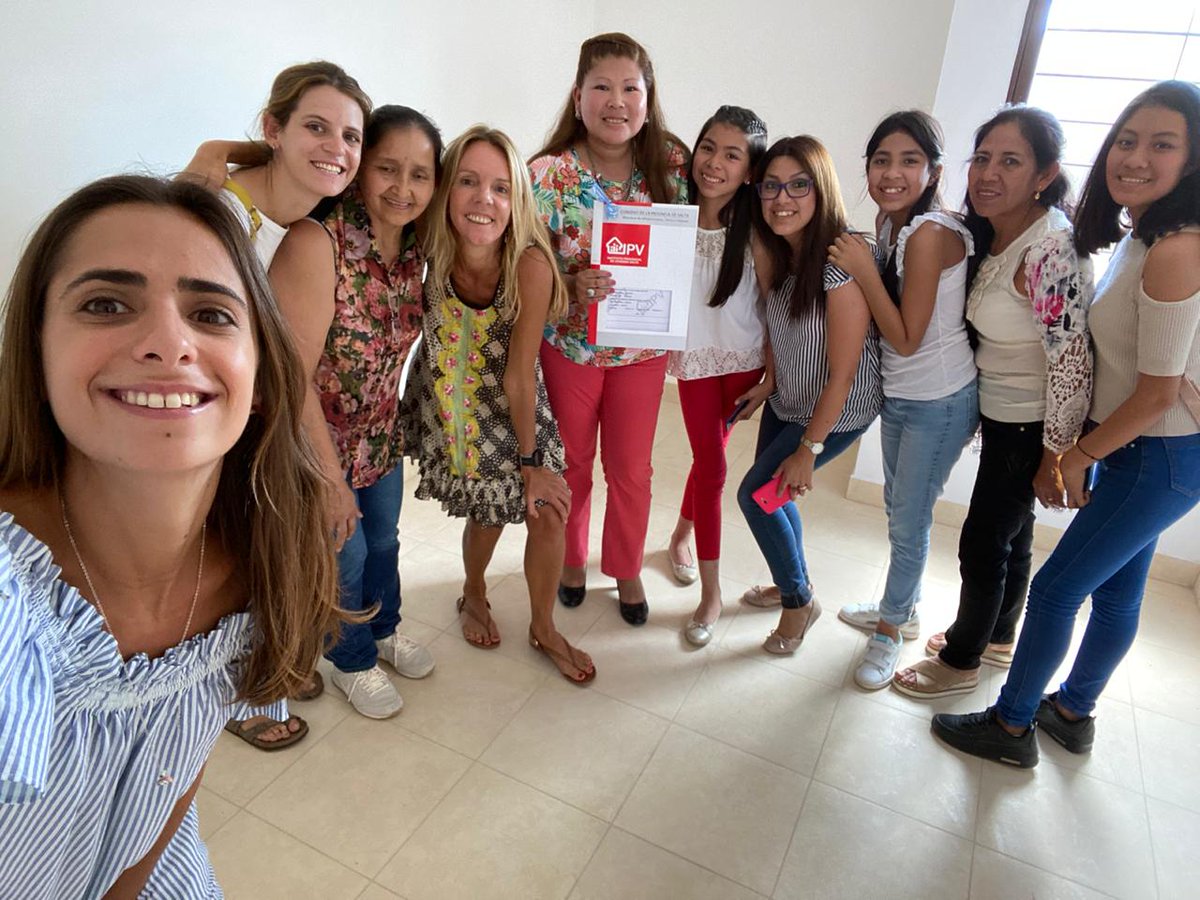 Muy emocionante participar de la primer entrega de viviendas en el barrio Pereyra Rozas y hasta el último día compartiendo la felicidad de las familias que al fin viven como siempre lo soñaron 🏘️ #Salta