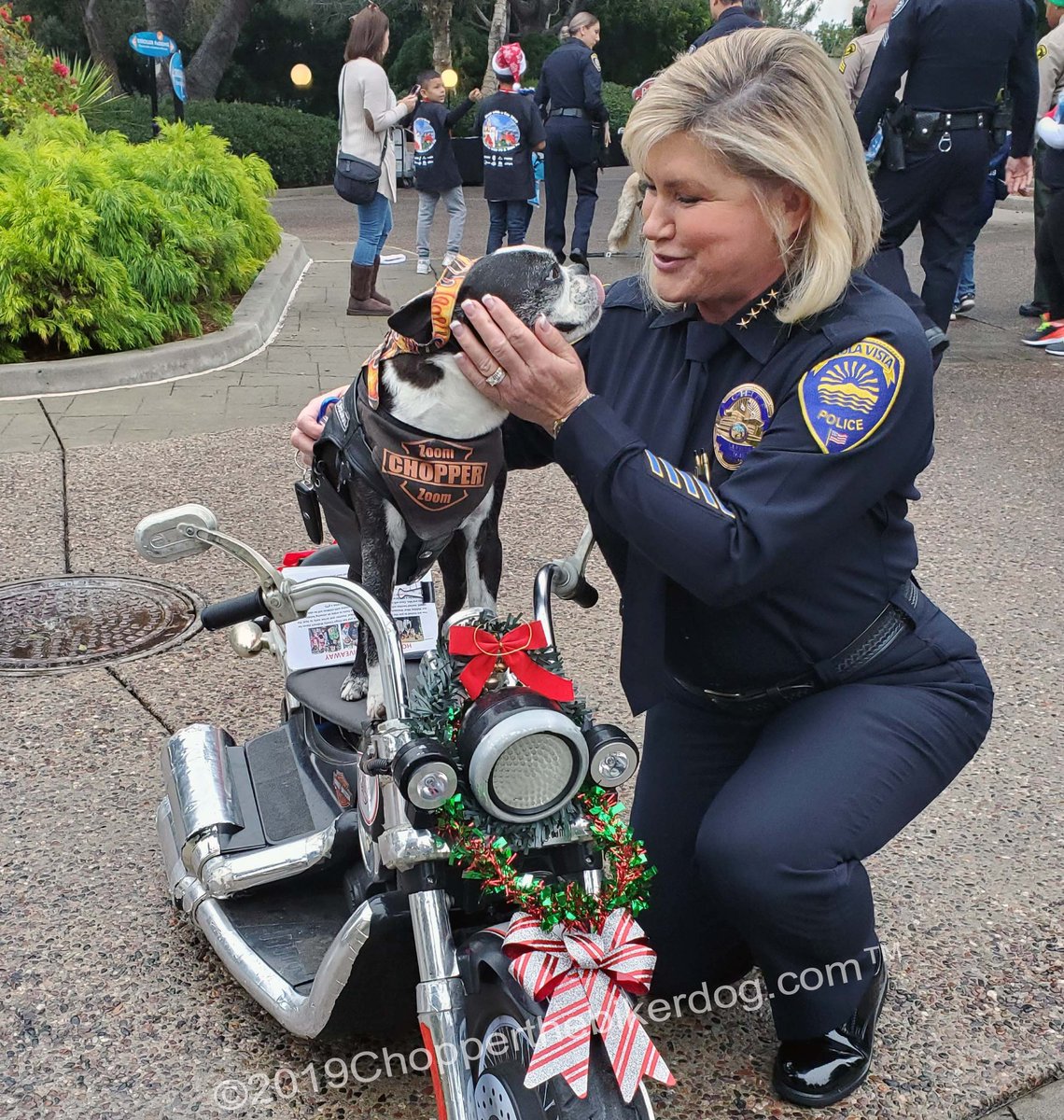ChopperBikerDog's tweet photo. My day today at the #ShopWithACop event wouldn't have been complete without seeing my sweet friend @ChulaVistaPD Chief Roxana Kennedy. She's the best! I just love and admire this woman 💙 @sdswac @SDSUPD @UCSDPOLICE @SeaWorld #ChopperKisses #sdswac https://t.co/7AFS3n8cA5