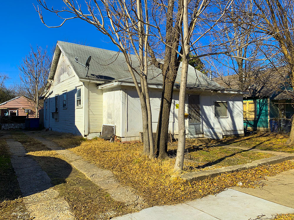 DiscountPN's tweet photo. #Tulsa, OK 74120

2BR handyman property, only $26,700! Buy&amp;hold, fix&amp;flip or home rental! Located in Central Park neighborhood. Similar properties are selling at up to $65K!

Call Katherine 918-216-0570
https://t.co/V8Ese6AkPe
#Oklahoma #Investment #Property #DiscountPropertyNow https://t.co/jdYwIY6ule