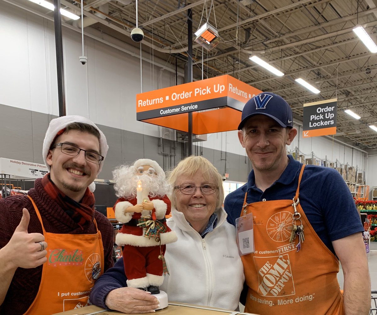 Defining what CUSTOMERS FIRST really means! Made a customer extremely happy by fixing her Santa Clause 🎅 Had to take a picture to share the moment 😁😁😁 <a href="/RidleyHomeDepot/">Ridley Home Depot</a> <a href="/dennison_bryan/">Bryan Dennison</a>