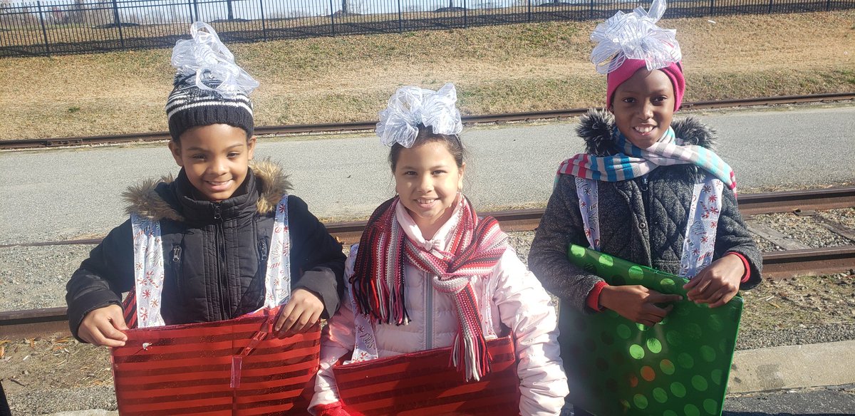 Mr_Educated10's tweet photo. Today some of the student leaders at @ChimborazoES participated in the Dominion Power Christmas Parade and it was simply amazing. We have some amazing kids. #happyholidays https://t.co/Z6znCXCvfl