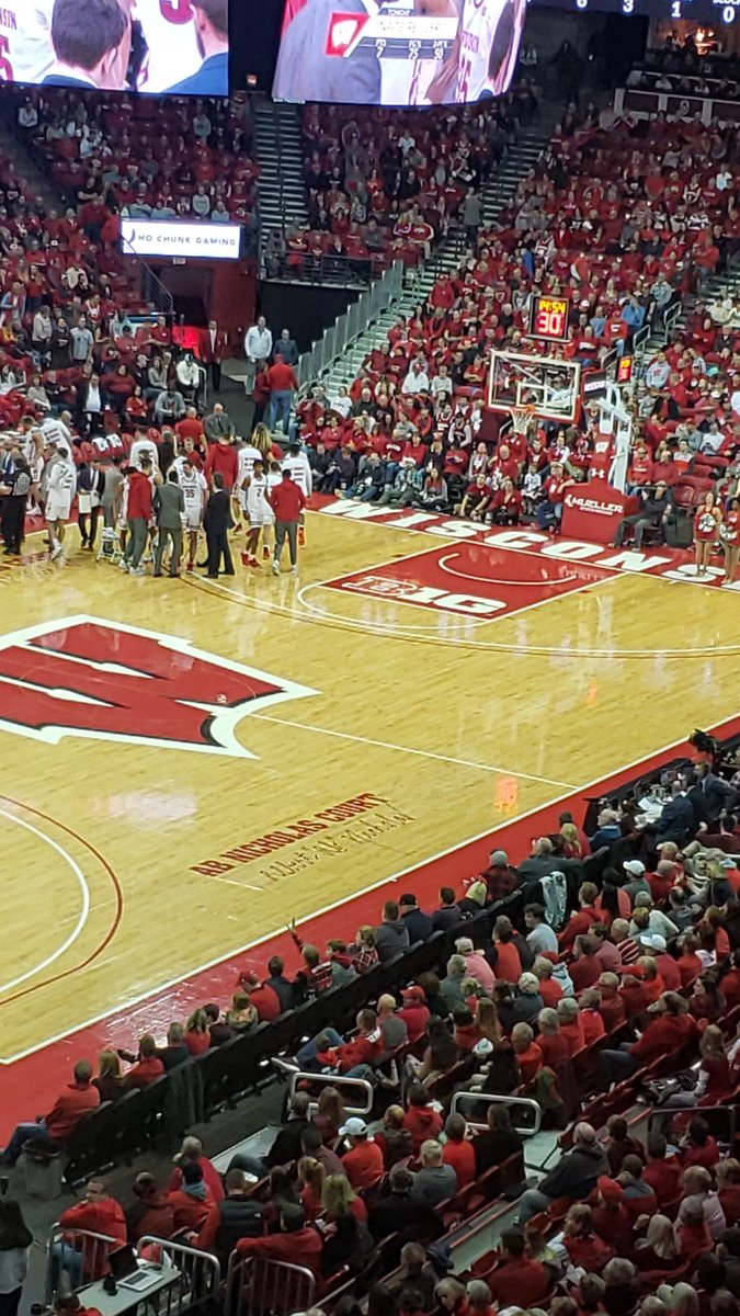 billingsbryan's tweet photo. Watching the Badgers take on Indiana! #OnWisconsin https://t.co/lQL5g6JOuI
