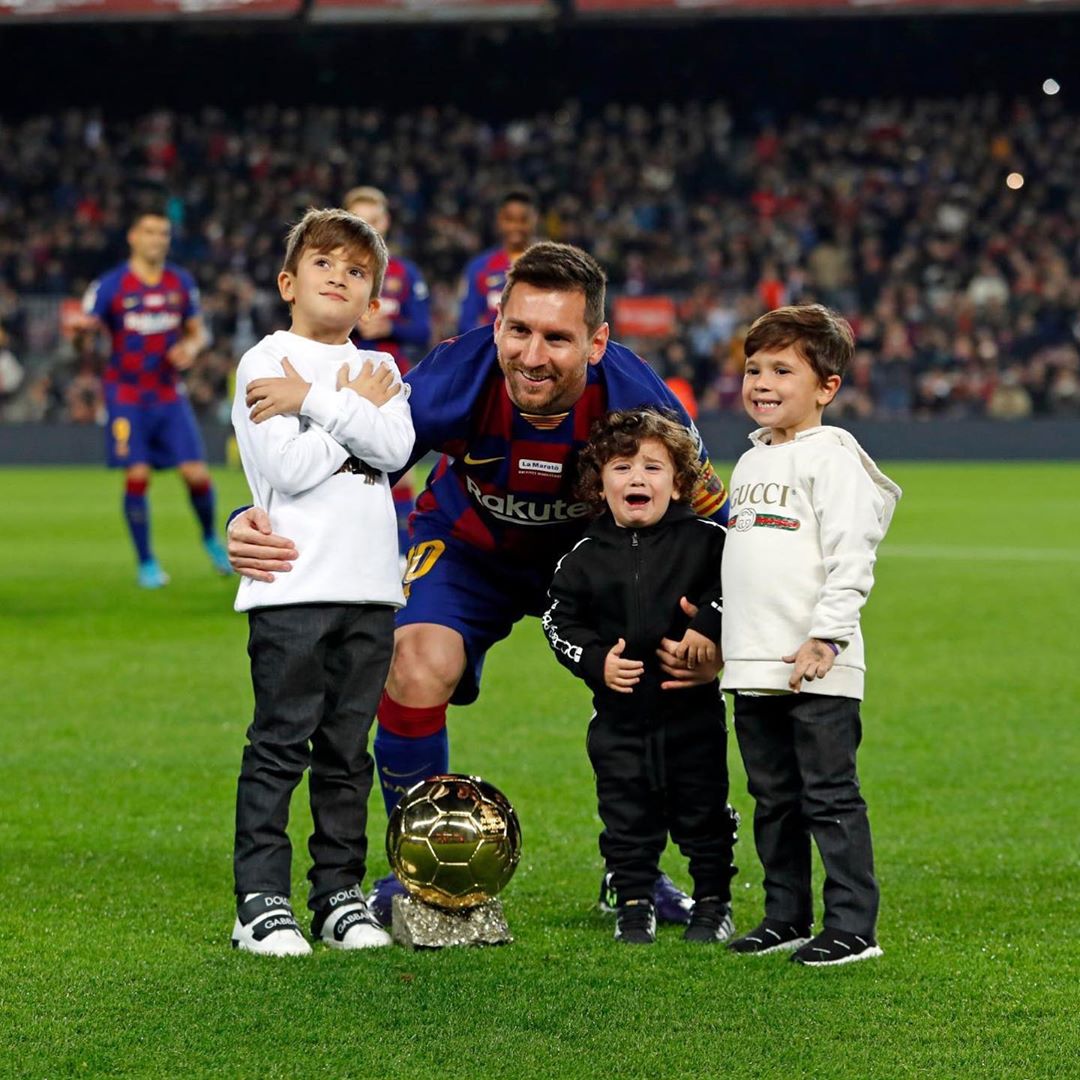 Gen_Z_view's tweet photo. Today #messihattrick + presented a #MessiBallonDor2019 + The future #threeGoats 🔥🔥🔥
#Messi
#Messi700 https://t.co/jt6XeuuC99