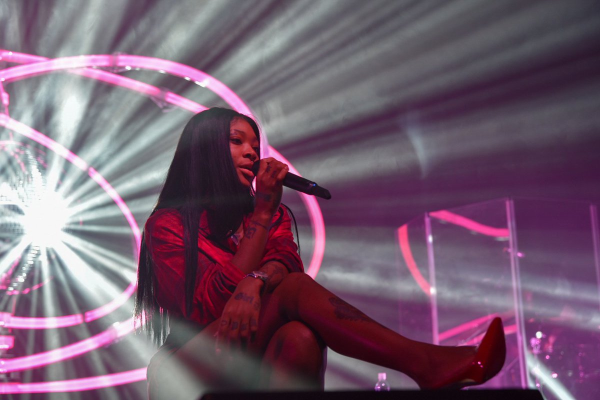 marisol_ox's tweet image. @IAMSUMMERWALKER 
#chicago #rivieratheater #rnb #music #overit