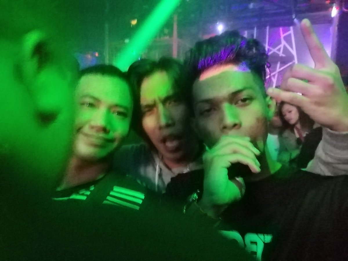 iSamBunk's tweet image. Sikit mabuk tidak mengapa kan?