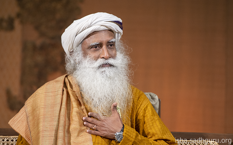 SadhguruJV's tweet photo. The basic virtue for a human being is to be true to yourself – integrity of thought, emotion, and action. #SadhguruQuotes https://t.co/8tjYuQejfp