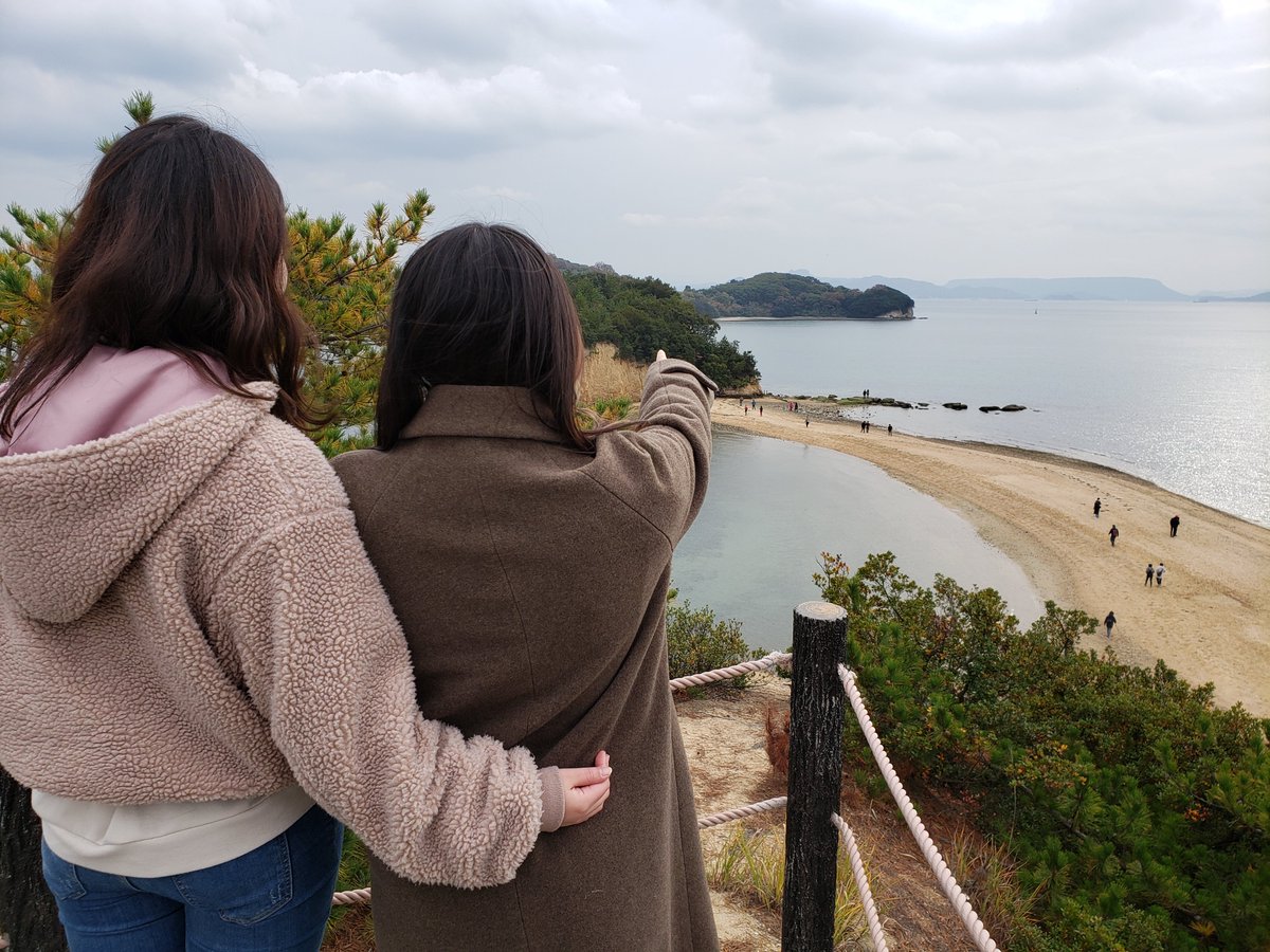 徳島文理大学文学部 英語英米文化学科 昨日 英語 英米文化学科の学生が 文化財学科の小豆島研修に参加 島内各所を見学しました なぜか恋人の聖地エンジェルロードにたたずむ女子2名 あの島は花崗岩でできているの 干潮時にしか歩いて渡れないんだよ 徳島文理大学文学部 英語英米文化学科 昨日 英語 英米文化学科の学生が 文化財学科の小豆島研修に参加 島内各所を見学しました なぜか恋人の聖地エンジェルロードにたたずむ女子2名 あの島は花崗岩でできているの 干潮時にしか歩いて渡れないんだよ