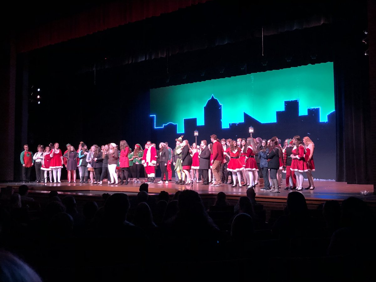 SDCS_SUPER's tweet image. Wow!  What a great performance by our @ECDRAMAC students. Fun show!
