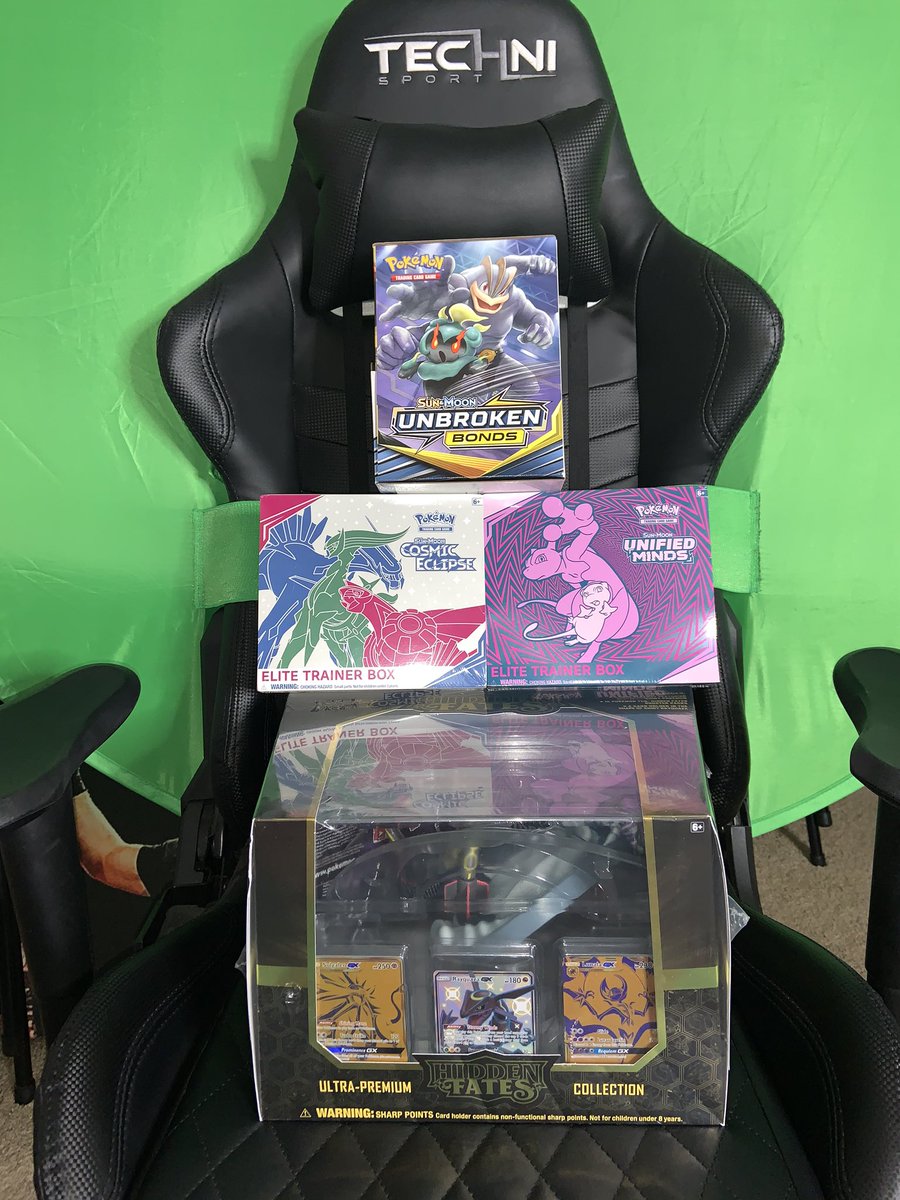 VGandChill's tweet image. I now have a #cosmiceclipse #unifiedminds unopened box and @gnfydg got me a FREAKING HIDDEN FATES ULTRA PREMIUM COLLECTION MEGA BOX! Shoutout to @TechniSport and @WebaroundGaming the high quality products as well.