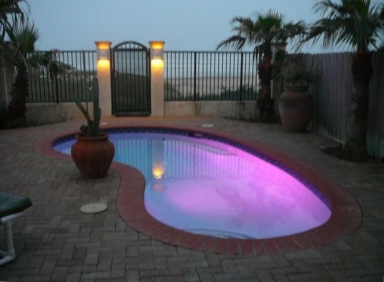FamilyF16780083's tweet photo. South Padre Island, TX- Walk off the large patio with a private swimming pool and directly onto the beach while staying in this upscale townhouse!
https://t.co/HUtHdJdPfQ
#ffvr #bookdirect #nobookingfees #southpadreislandtx #beachaccess #privateswimmingpool https://t.co/MUmeiDq5bN