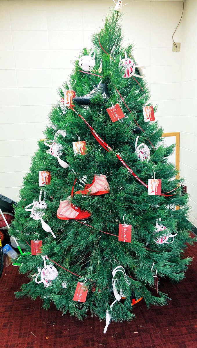 The best Christmas tree I’ve ever seen! Great job <a href="/kluigs94/">Kyle</a>