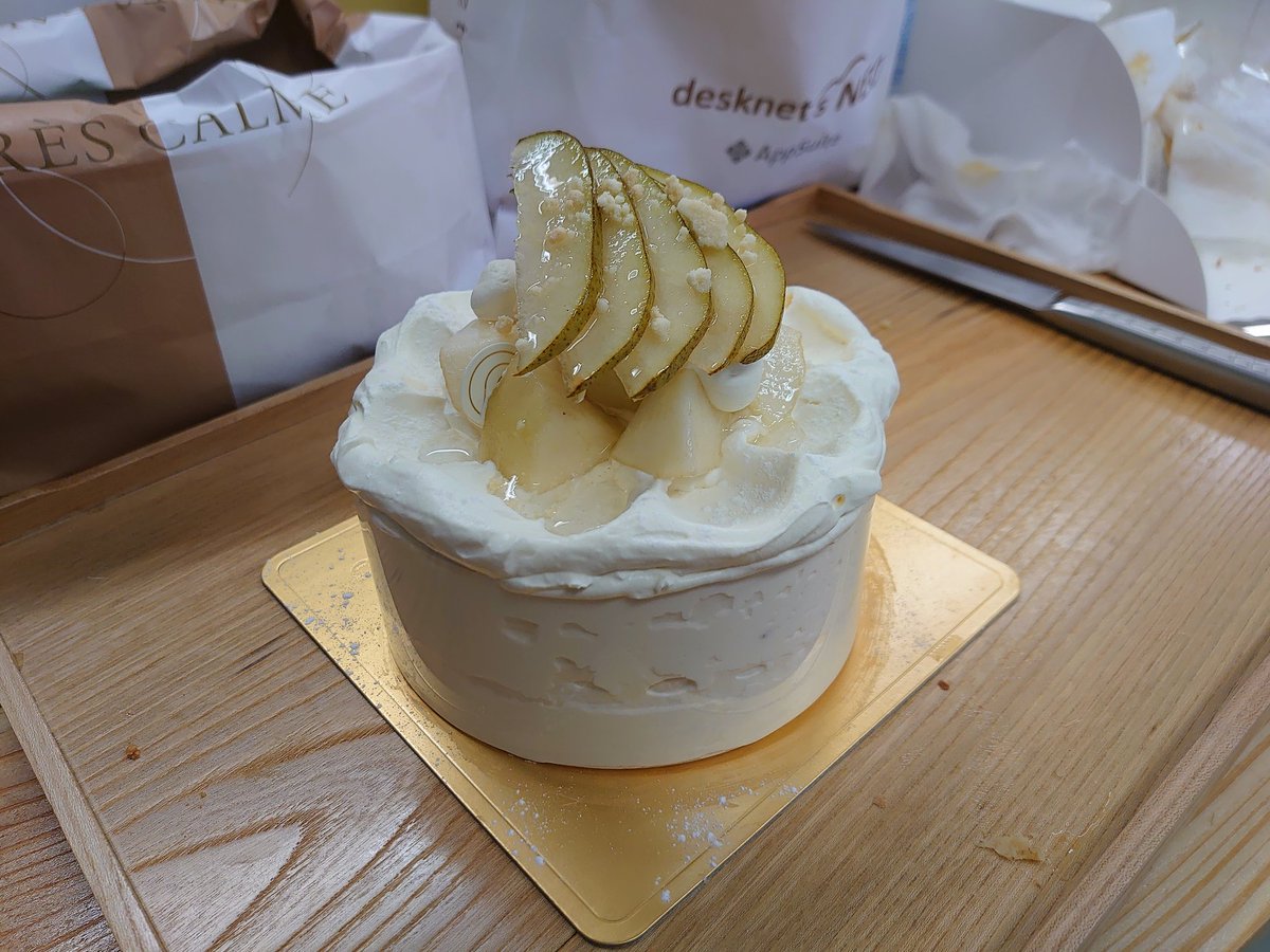 シン ケーキ好き リョーコのジャポネ 生クリームとカスタードクリームたっぷりなショートケーキ ふわふわなスポンジに洋梨のピュレ入り 軽くて食べやすい リョーコ ジャポネ