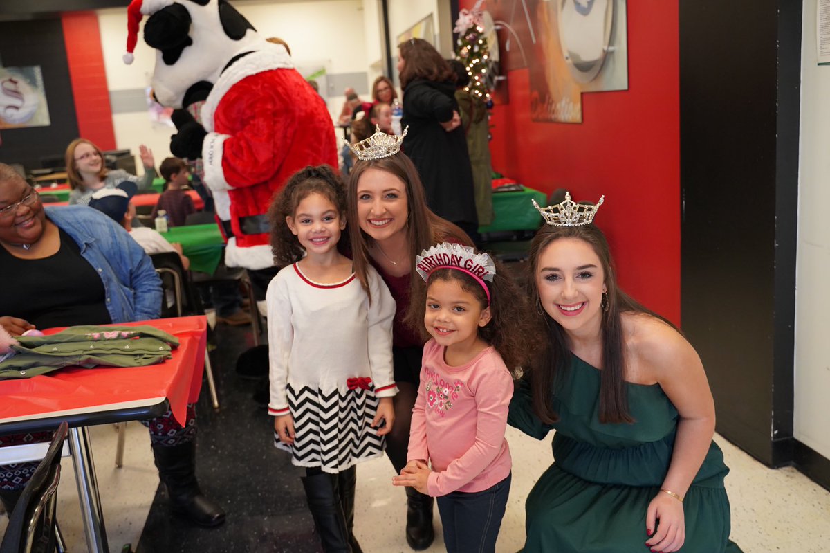 FoundationSCS's tweet photo. Breakfast with Santa was another huge hit and success!! We could not do it without our student and adult volunteers, SHS band and choral music students, Chick-Fil-A, and of course Santa Claus!!! Thank you to all who brought their children as our special guests!! Merry Christmas!! https://t.co/59K9yzBzar