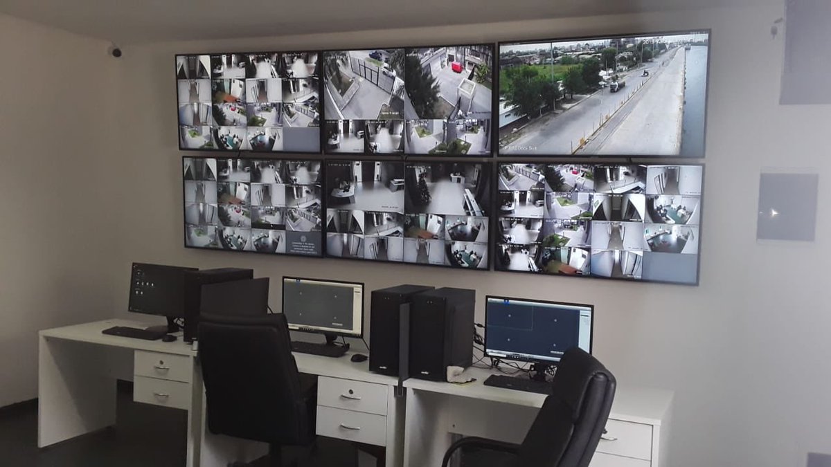 alesemmartin's tweet photo. Sabado x la noche y el CCTV del Puerto en funcionamiento! Decian q no se podia Hoy hay rebundancia (fibra optica y enlace satelital mas unidad alternativa de emergencia) #sepodia pero no querian Menos delitos Mas Seguridad @PuertoDockSudok https://t.co/1IbKG46kUU