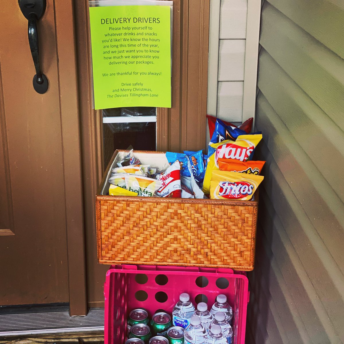 jamieelizabeth7's tweet photo. I’m having so much fun with this. I’m easily pleased, so I am super happy when I have to add more goodies to the basket. As a diehard online shopper, I seriously love and appreciate the people out there delivering.
.
.
#ChristmasSeason #DeliveryDriverLove #FuelForTheRoad https://t.co/2Jq6TVIWV3