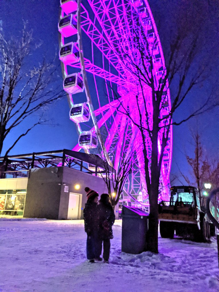 YashYanthi's tweet photo. #Sunset at @vieuxportmtl . Did you know that @Montreal is home to the largest Ferris wheel in Canada? ♥️#MTLmoments
#QuebecOriginal
#giftedexperience #MurphysDoMontreal
#MurphysDoQuebec https://t.co/wMSEOwOmLW