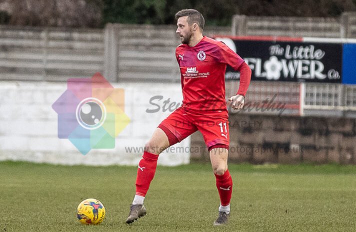 TownSupporters's tweet photo. @matt_smith21 surrounded by all the better midfielders than him in the @SouthernLeague1  👍🔴 @FromeTownFC @SMcPhotoUK https://t.co/43F9KTZer0