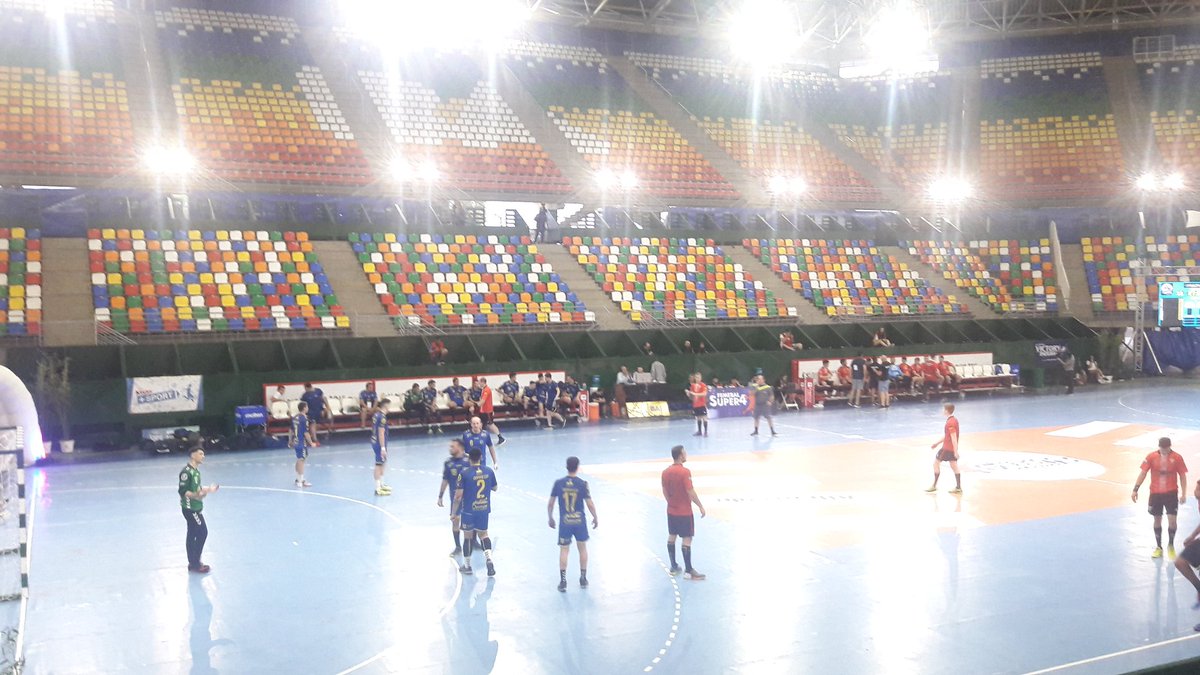 DORREGO_RADIO's tweet photo. #super4
Final del Primer tiempo
DORREGO logra en los últimos segundos el empate gracias a #Franceschetti
Igualdad en 13 vs @SAGVBALLESTER
@Franbellia es el goleador con 4 tantos
Excelente actuación del arquero Enzo Ferrando con casi 40% de efectividad 💪
Dale Dorrego! 💛💙 https://t.co/8VFLvqt0TC