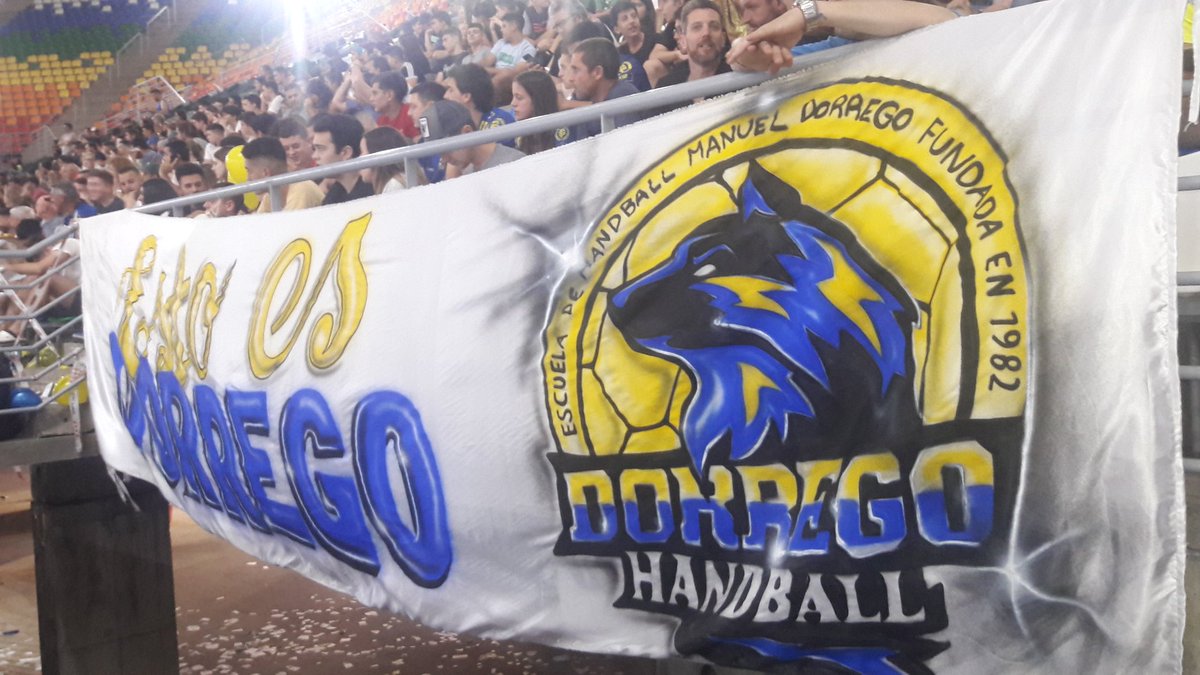DORREGO_RADIO's tweet photo. #super4
Final del Primer tiempo
DORREGO logra en los últimos segundos el empate gracias a #Franceschetti
Igualdad en 13 vs @SAGVBALLESTER
@Franbellia es el goleador con 4 tantos
Excelente actuación del arquero Enzo Ferrando con casi 40% de efectividad 💪
Dale Dorrego! 💛💙 https://t.co/8VFLvqt0TC