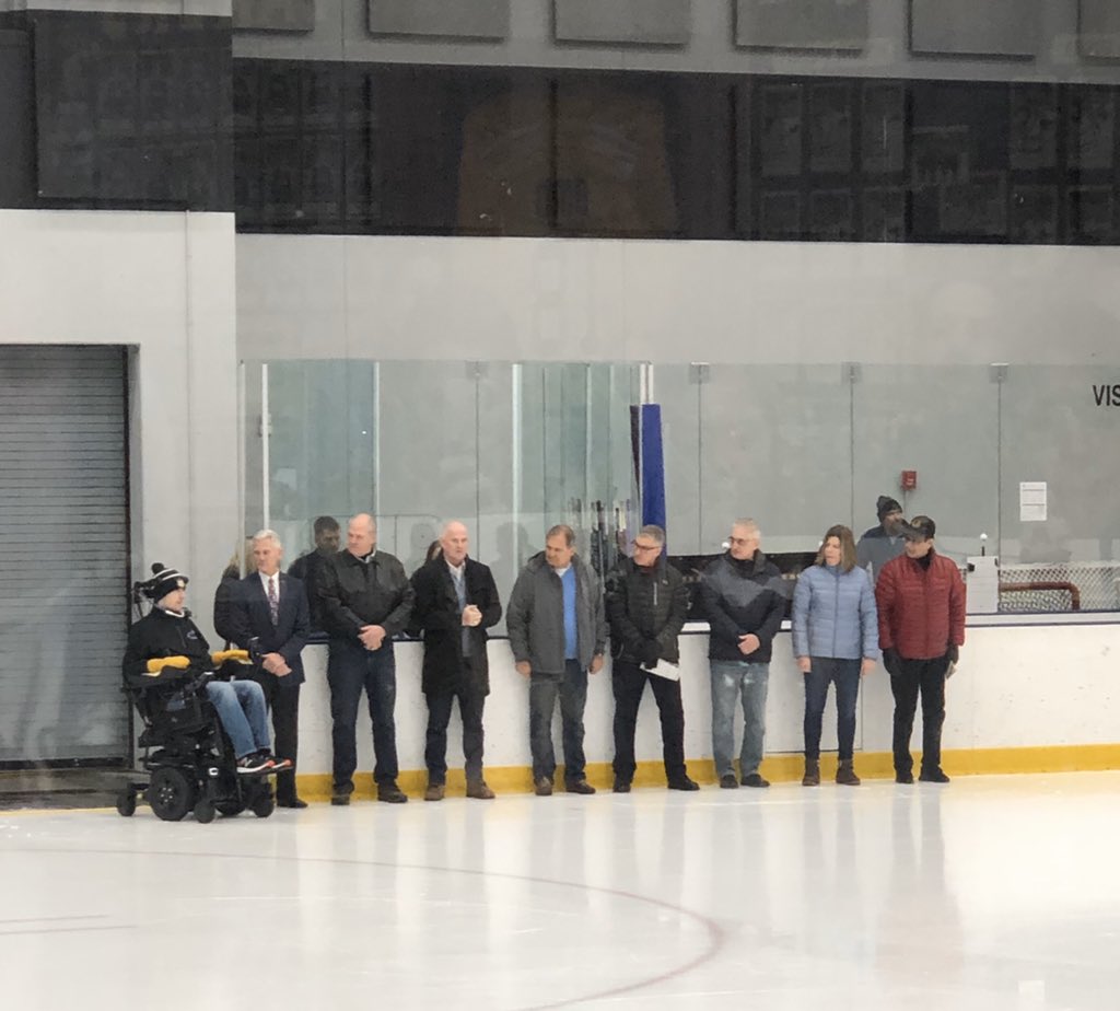 HerbBrooksFDN's tweet photo. @MSUWomensHockey &amp; @GopherWHockey playing in Prior Lake at the U.S Hockey Hall of Fame Game. Happy to see @MattOlso3 and some of the 1980 Olympians  honored in between periods!! https://t.co/RBvluKZAbz