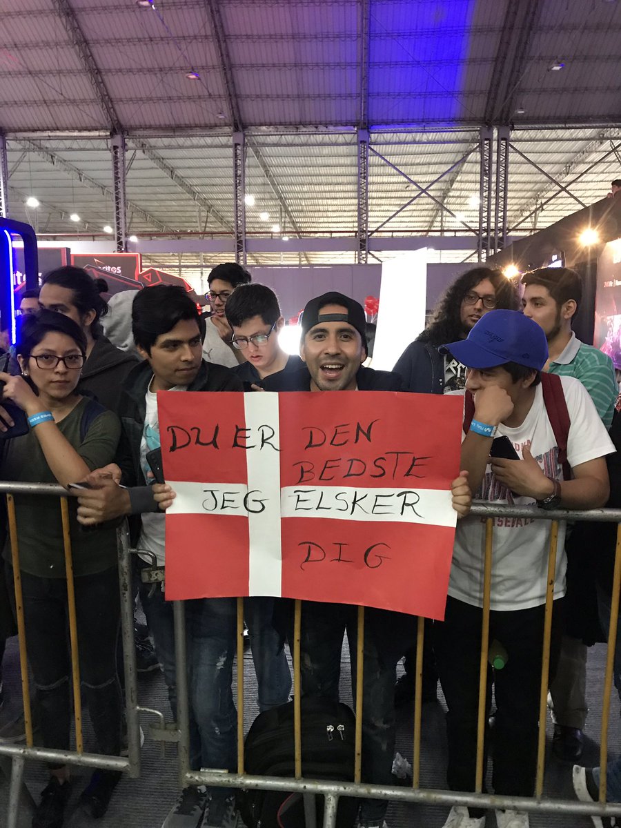 romane_srn's tweet photo. Thanks for having us Lima 🤗 #DreamOG #LimaGamesWeek https://t.co/wxamKKdLtc