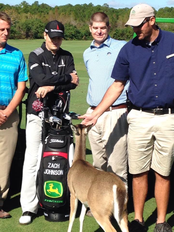 StephenTucker7's tweet image. Found the photo I mentioned on the podcast with @ZachJohnsonPGA today. This wasn’t an @JohnDeere marketing plan :) but could have been! @PGATOUR Listen here: stephentucker.net/pod-casts/inte…