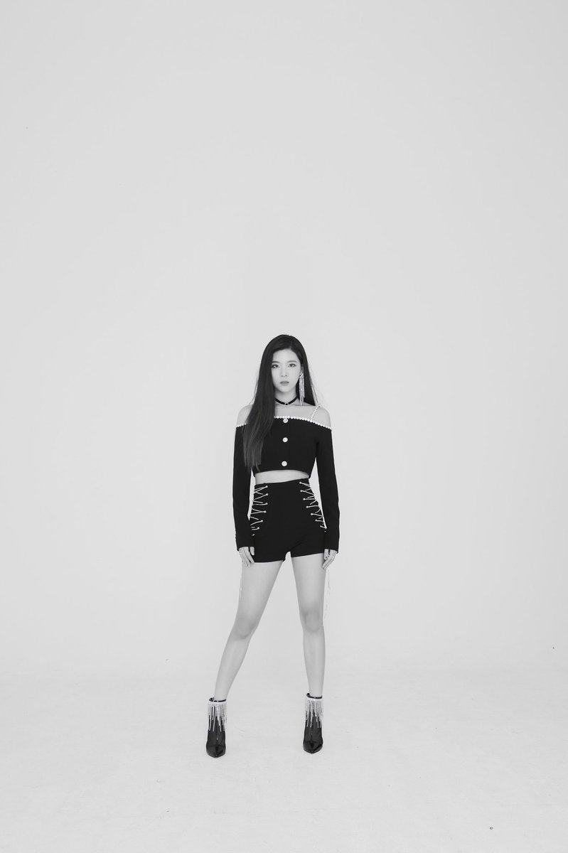 SelineBrasil's tweet photo. [📸] PERFIL;
SELINE ☆•°
20.06.2000 (Aniversário)
169 CM (Altura)
47KG (Peso)

#SELINE #FinalMember #셀린 https://t.co/p9qo3MNhVA