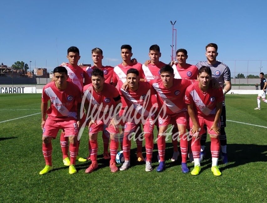 juvenilesAAAJ's tweet photo. La reserva de #aaaj perdió 1-0 ante #edlp en la última jornada del 2019. Los detalles están en: https://t.co/0g83gIzX7n https://t.co/pMV8FoBKJ2