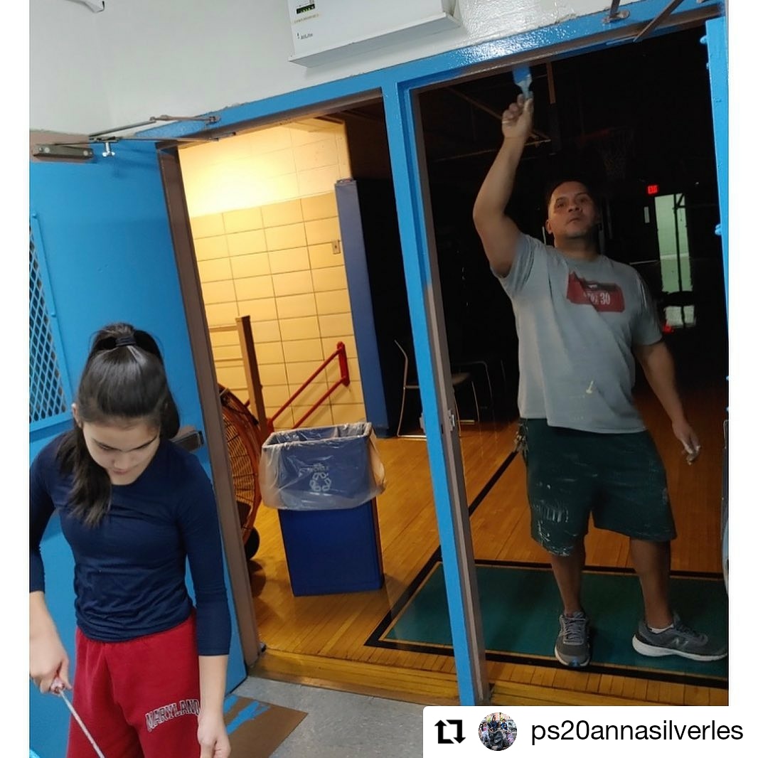 SGL378PTA's tweet photo. Nothing warms our hearts more than seeing one of our students paying it forward and giving back to the community by helping out at her former elementary school. @SGL378 @keri_ricks @District1NYC @PS20AnnaSilver #mykidsagloballeader #pantherpride #pantherspayitforward https://t.co/FGGj7cXmEQ