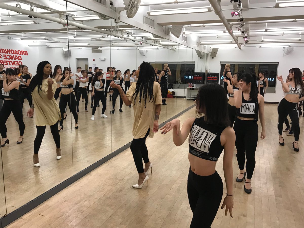 Osm Da大阪スクールオブミュージック専門学校 大阪ダンス アクターズ専門学校 Twitterissa Ny海外研修最期のレッスン日 みんな真剣な目でレッスンをうけていますね Da大阪 ダンサー Da 大阪ダンスアンドアクターズ専門学校 ダンス専門学校 専門学校 ダンス
