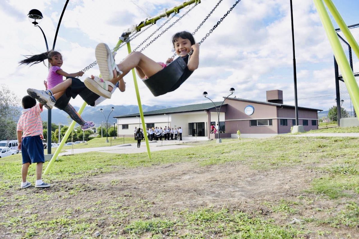 Terminamos una obra más en Salta! Cientos de vecinos viven mucho mejor con la urbanización del barrio Bicentenario, tienen espacios de encuentro y más oportunidades. Felices de celebrarlo con <a href="/GustavoSaenzOK/">Gustavo Sáenz</a> y todo el equipo!