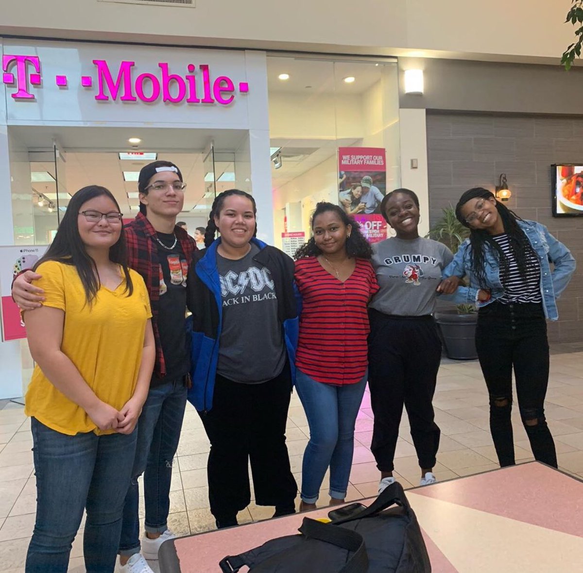 On the 7th day of DECA Christmas, Texas DECA gave us volunteering and community service projects to give back to the communities that have given us so much! Contact your District Officer for information about your District’s Community Service Campaign.
texasdeca.org/district-offic…