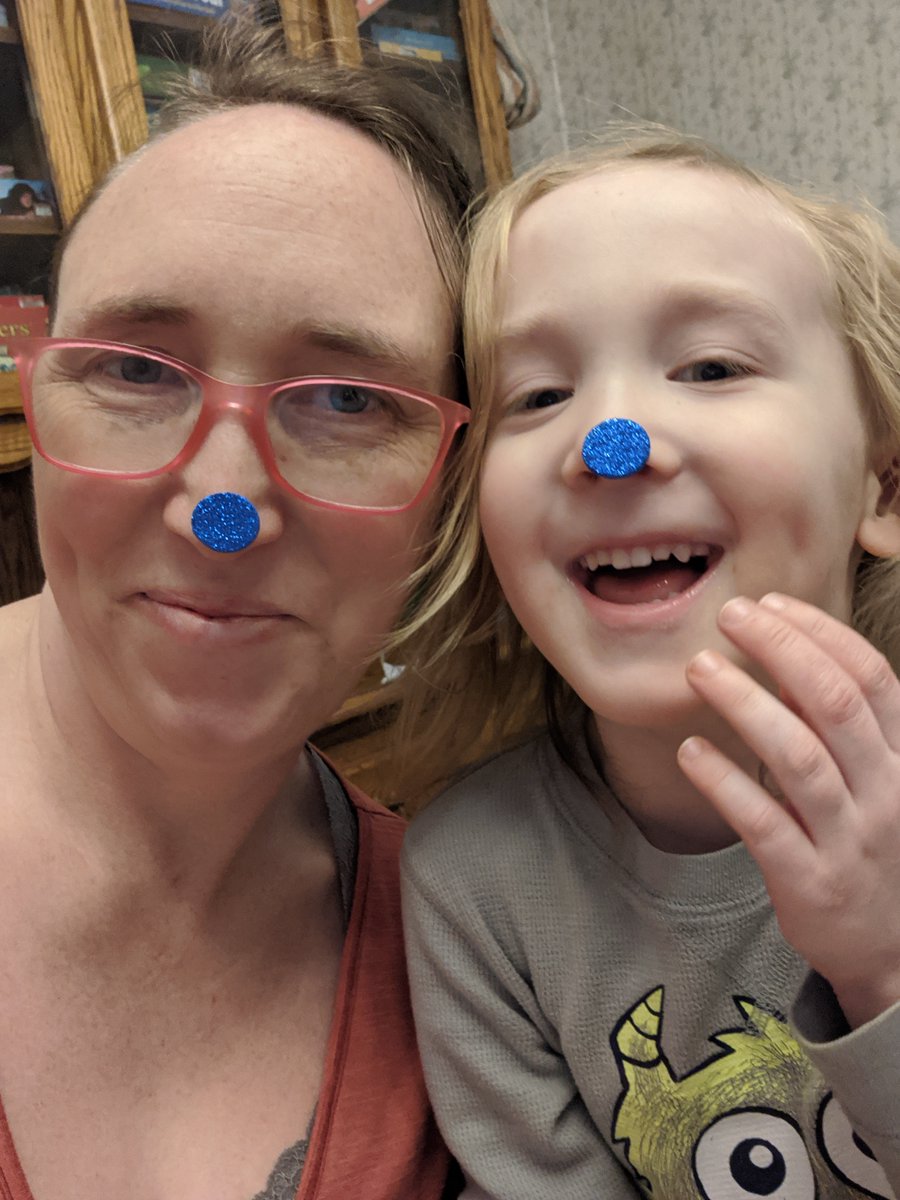 darkness_mama's tweet photo. What happens when you make sticky foam ornaments with a 3yr old? This. Obviously. #familytime #Christmas https://t.co/nMVokE0zYh