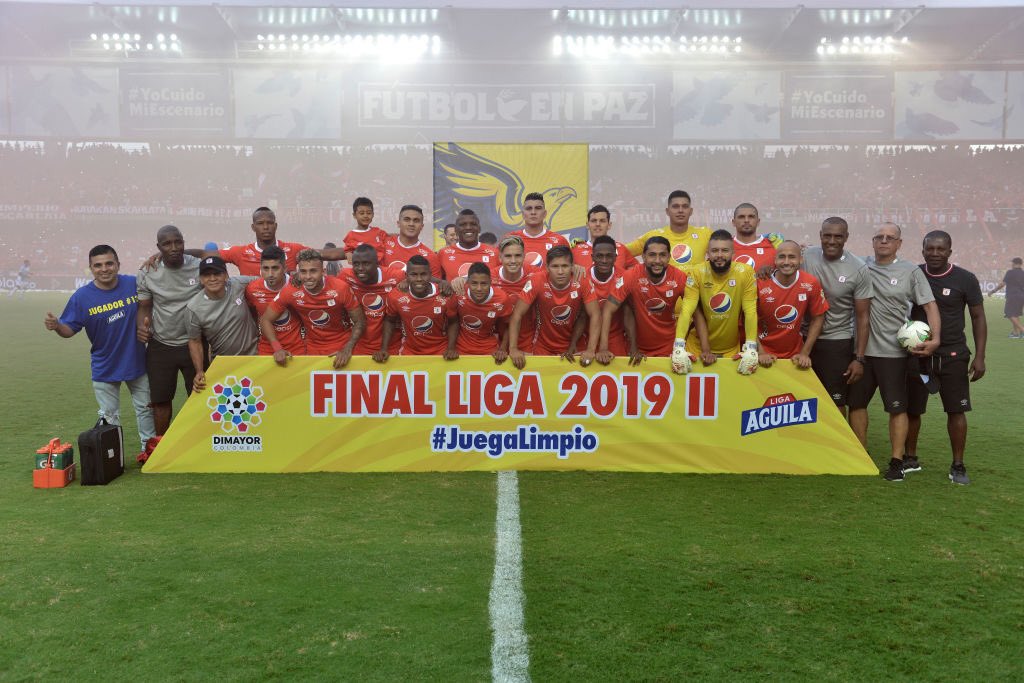 RepJorgeTamayo's tweet photo. DESPUÉS DE 11 AÑOS, ¡@AmericadeCali  CAMPEÓN DE COLOMBIA 🇨🇴 ! Con goles ⚽️⚽️ de Viera (en contra) y Sierra, derrotó 2-0 a Junior en el Pascual Guerrero, y por el 0-0 en la ida, se consagró en la Liga Águila. #SomosEscarlatas https://t.co/e0QNIqzVGs