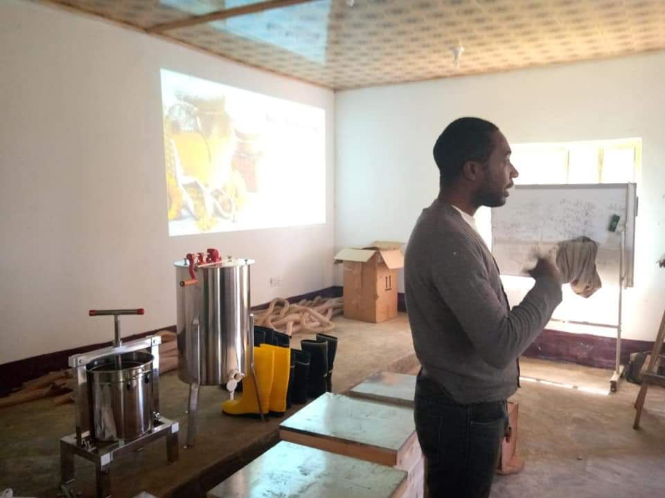 Ngel_Nyaki's tweet photo. #BeyondBees: a community project run by @Ngel_Nyaki held a 3-day workshop at our field station on bee-keeping and honey processing. With #BeyondBees, we hope to create #sustainable agribusiness for women in the Ngel Nyaki community. 
@sharon_ikeazor @sulbyrd07 @UCNZbiology https://t.co/AmFyf2PUJ7