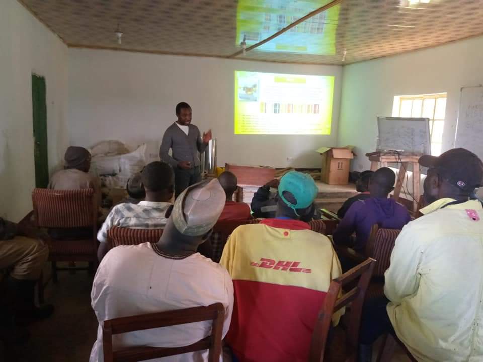 Ngel_Nyaki's tweet photo. @Ngel_Nyaki sees #BeyondBees as a significant opportunity to support local community and the #forest which support Bees. The project targets to train and equip men in harvesting and women in processing and selling of honey. #ForPeopleForPlanet
@sharon_ikeazor @sulbyrd07 @FMEnvng https://t.co/1LcH4vcmXs