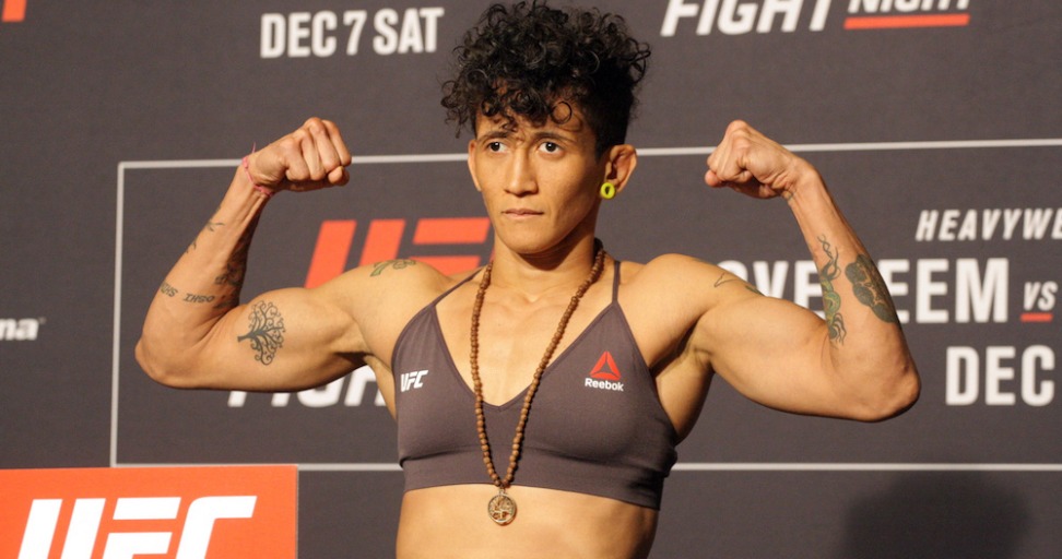 virna-jandiroba-defeats-mallory-martin-via-second-round-submission. 