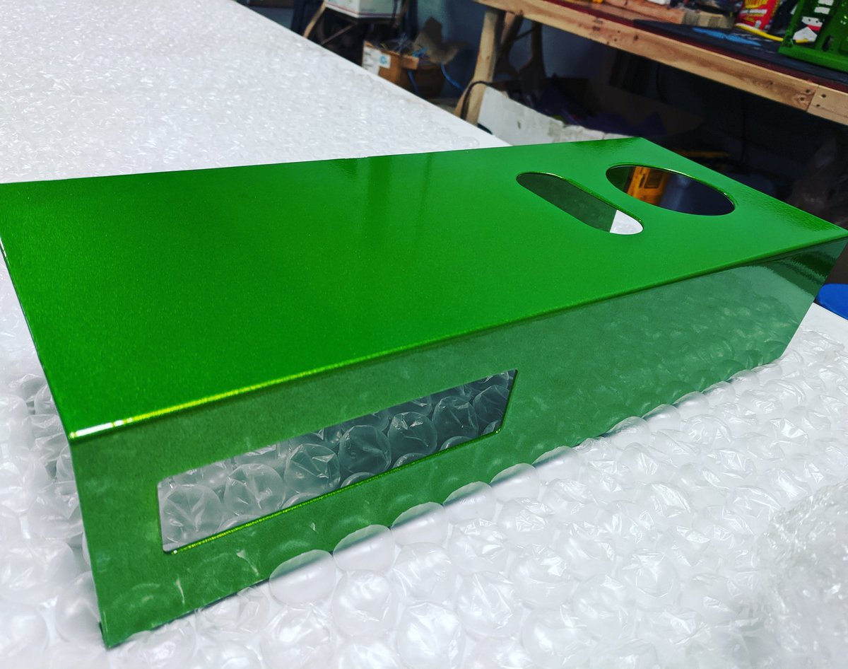 ModMyMods's tweet photo. Hot damn that PSU shroud looks sick!
That green and gold sparkle is gonna be sweet!
#CustomBuild #custompc #Customsetup #watercooledRAM #Tt #watercooling #WatercooledPC #RAM #customcolor #AORUS #ThermalTake #Liquidcooling #Watercooled #RTX #RTXon #TheGreenMachine https://t.co/C5dZyFda4a
