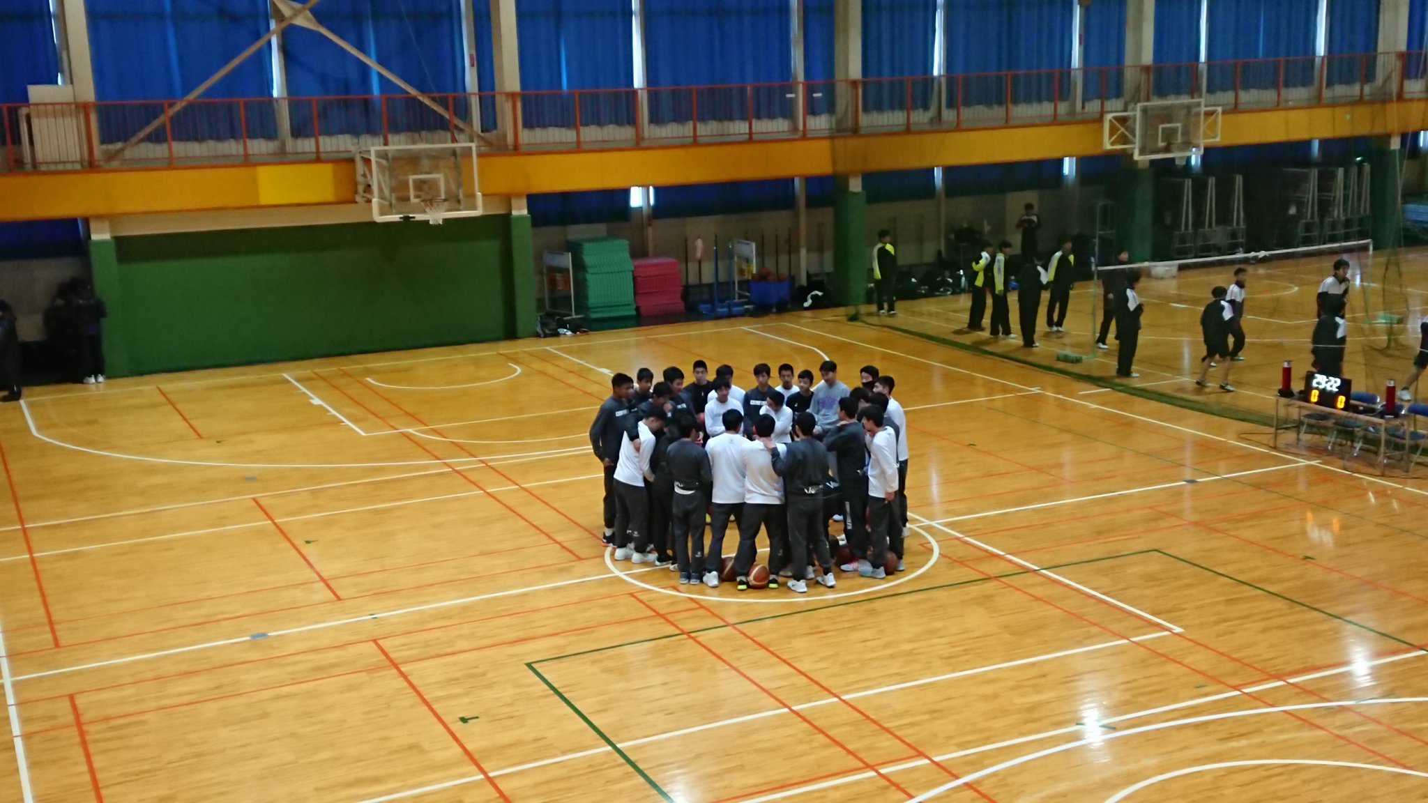 やっくんパパ 次男坊u15クラブチームバスケ 川越東高校に練習試合に来ています 驚異の6面体育館 グランドも広くとても素敵な高校です 川越東高校 T Co 5hsvrqnc8o Twitter