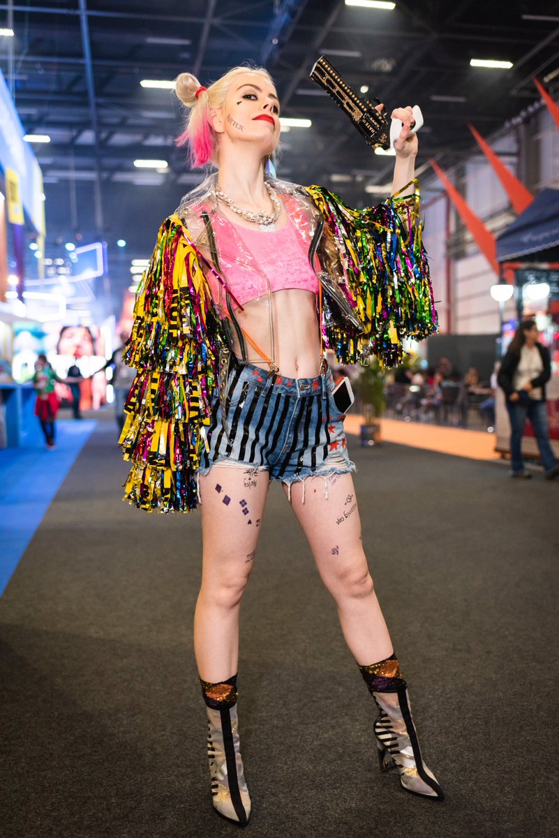 omelete on X: @MargotRobbie OUTRA ARLEQUINA DE AVES DE RAPINA, MAS ESSA DE  QUEIXO ERGUIDO #CCXP19 #GEEKse  / X