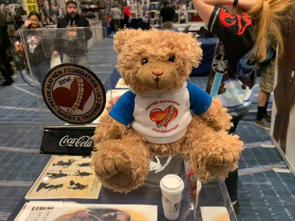 EmpireConLA's tweet photo. The Empire Con bazaar is buzzing! Stop by to visit our lovely selection of wares, costume groups, and guest artists, as well as the Peter Mayhew Foundation booth! Truly a hive of both swag and villainy!
#EmpireCon
https://t.co/RLx55ouHGw https://t.co/bs7Q6pzx8p