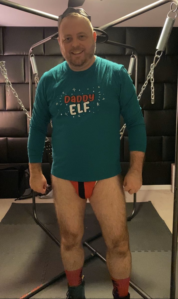 randyxbear's tweet photo. Christmas play party ready 🎄#DaddyElf #randyxbear #gaybear #hairybear #jockstrap https://t.co/ngVZRlQTUi