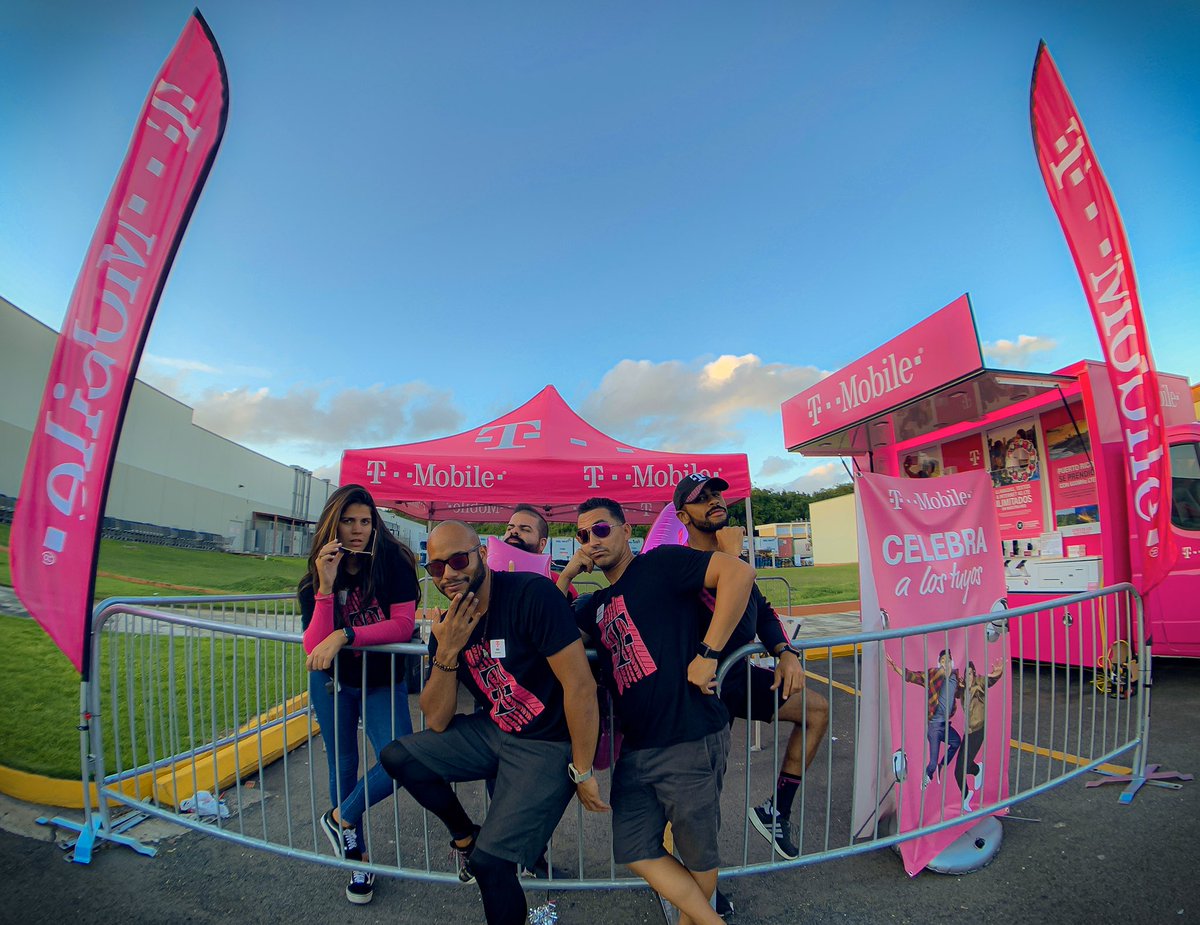 elbuzo20's tweet photo. Con lo que buscas para tus regalos en éstas fiestas.  Estamos para servirles en Plaza Monte Real en Manatí de Miércoles a Domingo de 9:00am a 6:00pm. #TMobileTruckPR #TMobilePR https://t.co/laD6881TNS