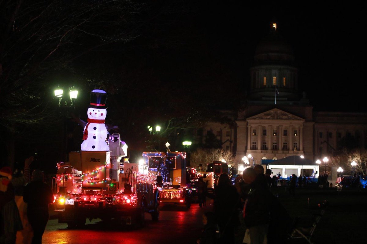 GovMattBevinRT's tweet photo. Bringing in Kentucky's Christmas season with the Annual Frankfort Christmas Parade...#WeAreKY https://t.co/1GFXLb0psO