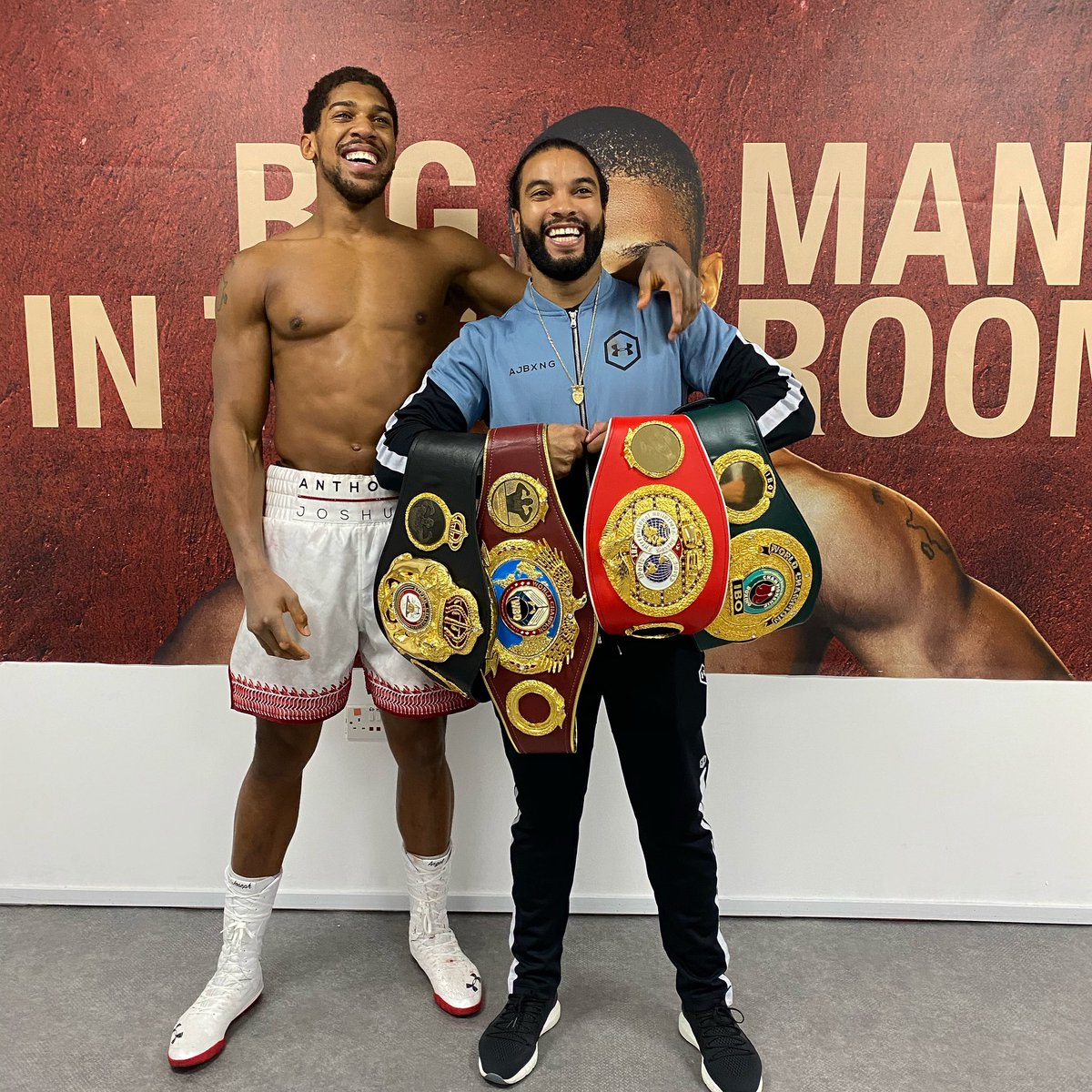 SirSkinz's tweet photo. BIIIIG MAN IN THE ROOM!! The belts are coming back home babyyyyy!! Can I get a “2X’s 🗣” https://t.co/QCSDZPwwA5