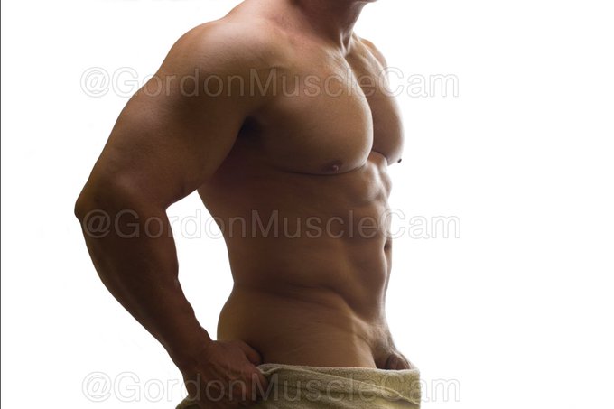 Ready for daddy's fat cock? 
@GordonMuscleCam is now on cam horny as hell. Go buzz his fat cock with