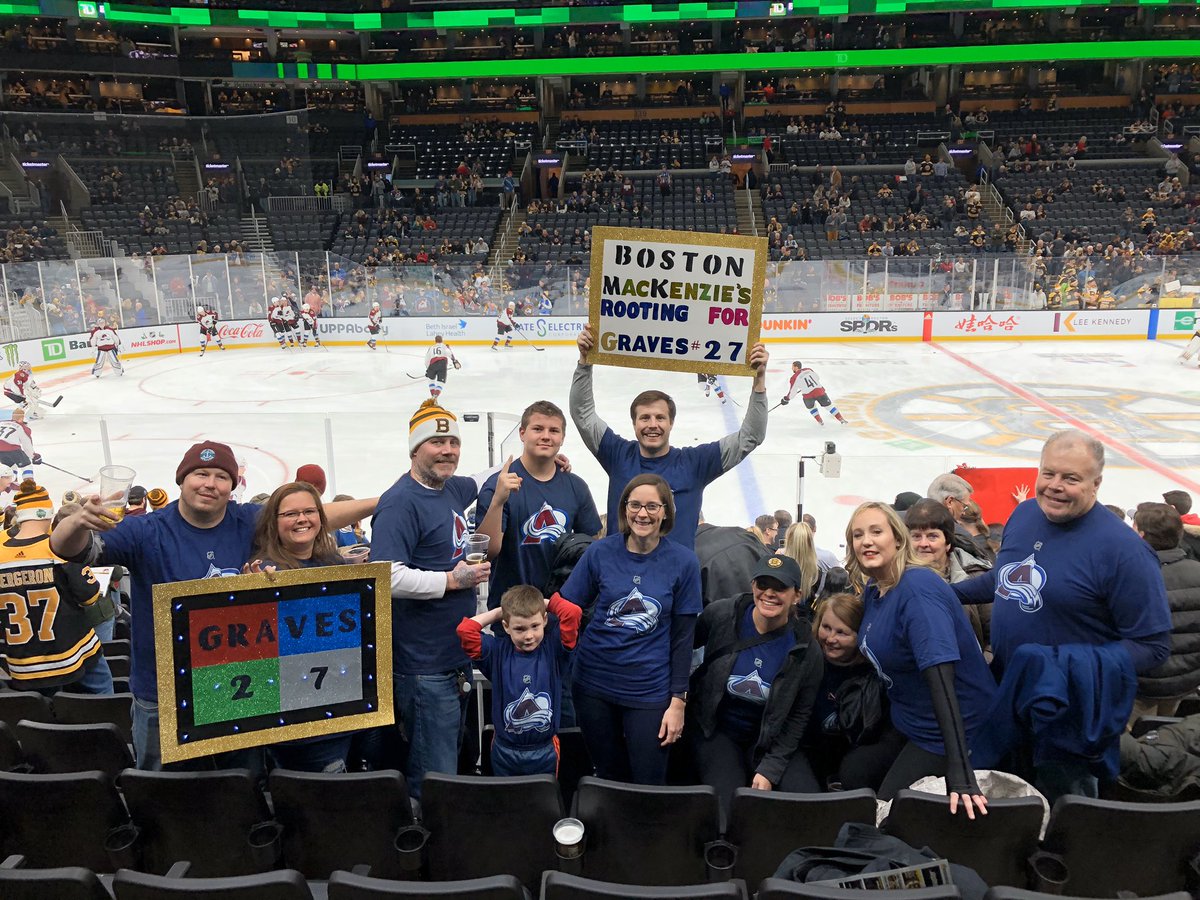 Avalanche's tweet photo. Plenty of Ryan Graves fans here tonight!

(Also, to note: Donairs are a Nova Scotia thing.) #GoAvsGo https://t.co/rmanWvORGx