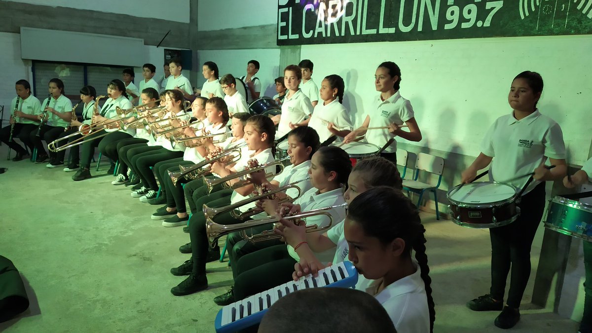 RedBandas's tweet photo. 5º festival " El Carrillon " FM 99.7 Cerro Colorado . La Banda Juvenil De Cerro Colorado abrió la fiesta . https://t.co/K5E5qniU90