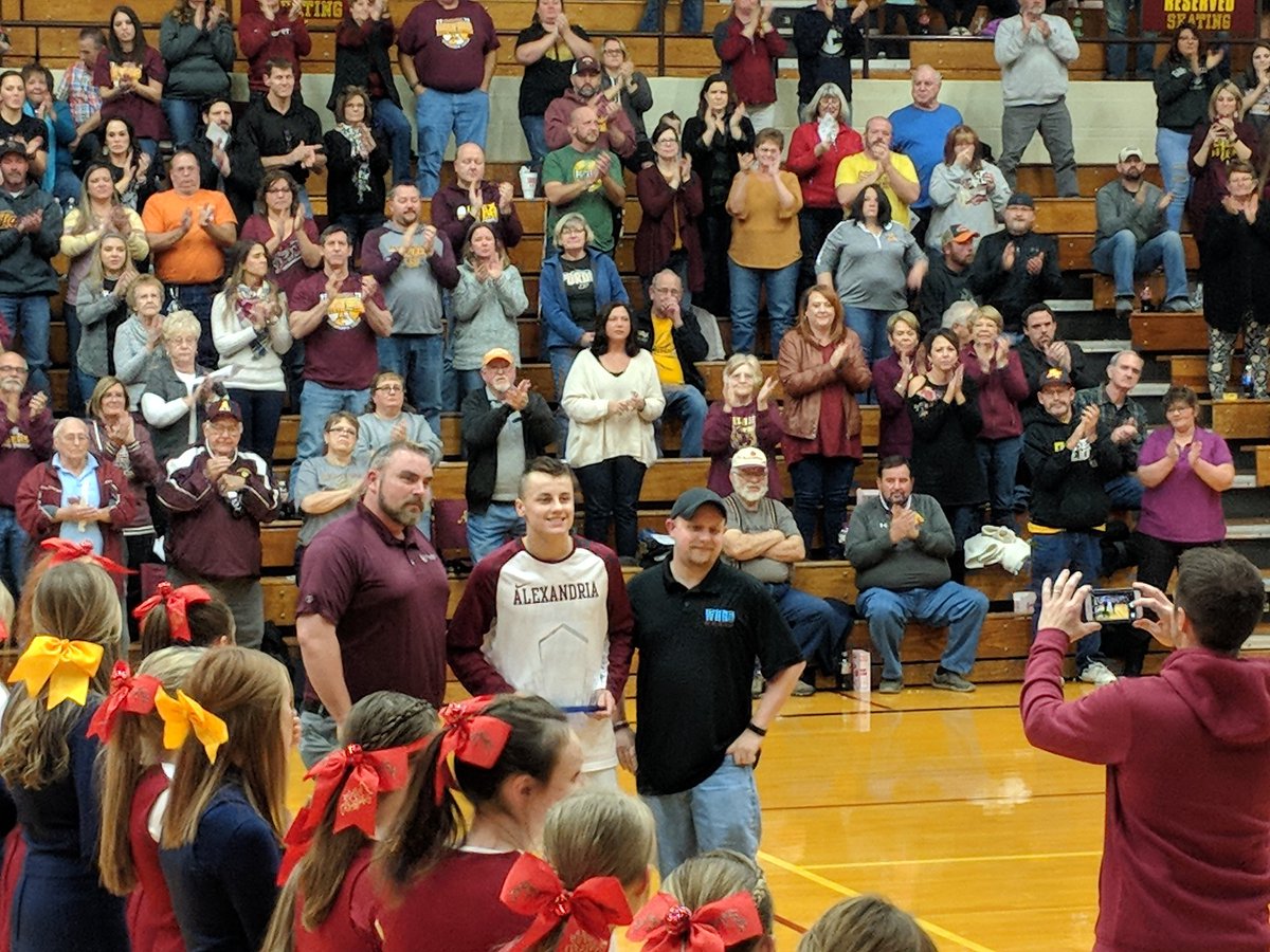 <a href="/AlexTigerFBall/">Alex Tiger Football</a> senior <a href="/cadevernettigm1/">Cade_Vernetti</a> receiving the <a href="/WHBU/">Oldies 101 WHBU</a> area 🏈 player of the year award. @thbsports